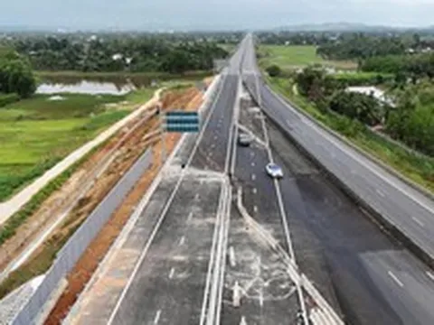 Thông xe gần 200km cao tốc từ Quảng Ngãi đến hầm Cù Mông vào trưa 29/4