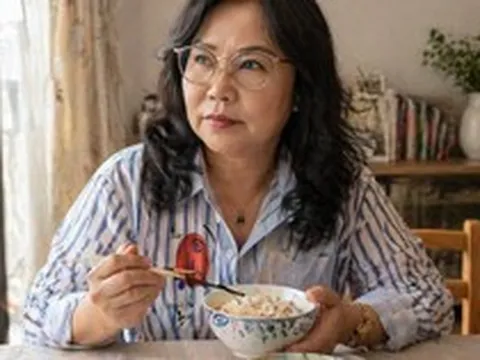 Ông ấy đưa tôi toàn bộ lương hưu 50 triệu mỗi tháng - nhưng chỉ sau 7 ngày sống chung, tôi quyết định rời đi