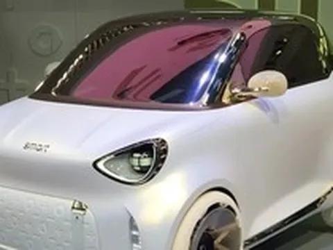 Mẫu xe điện mini 2 chỗ đi được 300 km mỗi lần sạc