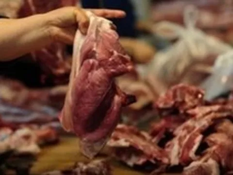 Dùng thịt động vật chết, phụ gia độc hại chế biến thực phẩm: Đề xuất phạt đến 100 triệu