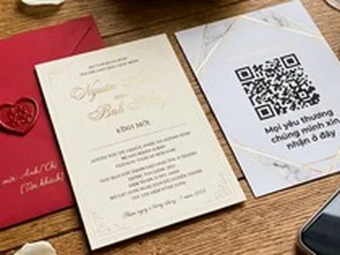 Vô duyên khi để mã QR chuyển khoản trong thiệp cưới