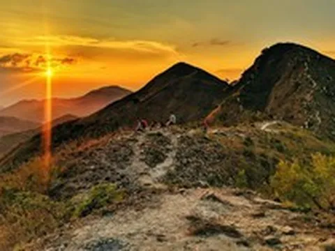 Ngọn núi Sun Group đề xuất xây khu nghỉ dưỡng mới: Cách trung tâm 10km, từ đỉnh nhìn được cả biển và phố