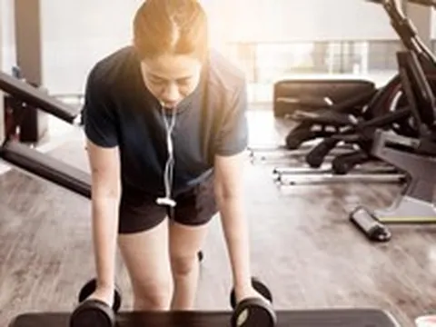 Bác sĩ khuyên bỏ: 5 thói quen "vạn người mê" dễ gây đột quỵ trong mùa hè