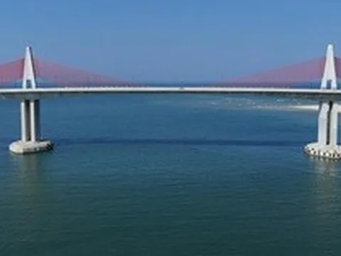 Thông xe cầu vượt biển dài nhất miền Trung