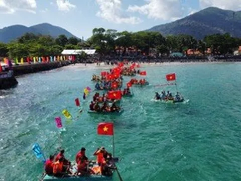 Hình ảnh xúc động trong ngày 30-4 tại đặc khu Côn Đảo