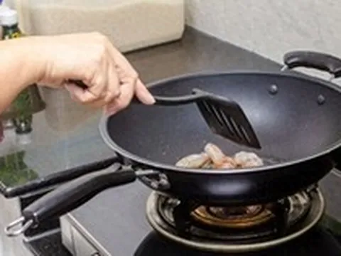 Ngày càng nhiều người tử vong vì ung thư, bác sĩ nói thẳng: Thường xuyên làm 4 việc này chẳng khác nào “nuôi” tế bào ung thư