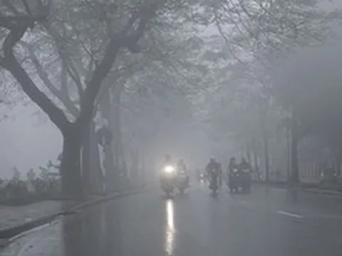 Miền Bắc liên tiếp đón không khí lạnh, trời mưa dông trở lại, đề phòng lốc sét, mưa đá