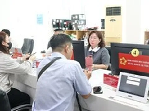 Từ ngày 1-5: Ai có quyền quyết định cho cán bộ TPHCM đi nước ngoài?