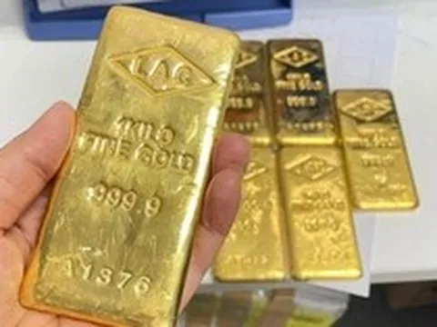 Cảnh sát chặn đứng cuốc xe shipper giao hàng lúc nửa đêm, phát hiện bí mật đáng ngờ trong lõi nồi cơm điện