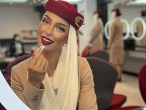 Không hổ danh “hãng bay đắt giá nhất hành tinh”, tiếp viên Emirates thật sự có cuộc sống như mơ