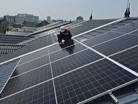 Giá mua điện mặt trời mái nhà còn quá rẻ