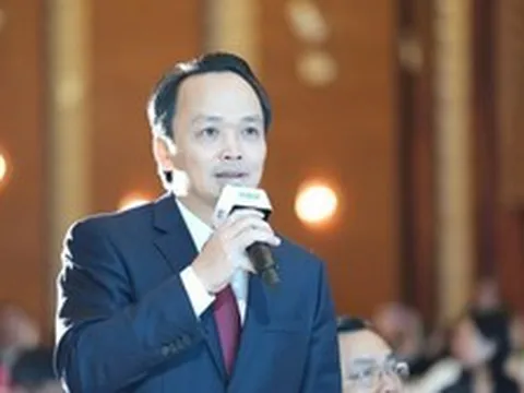 Ca sỹ Tùng Dương hát “Tái sinh” tặng ông Trịnh Văn Quyết