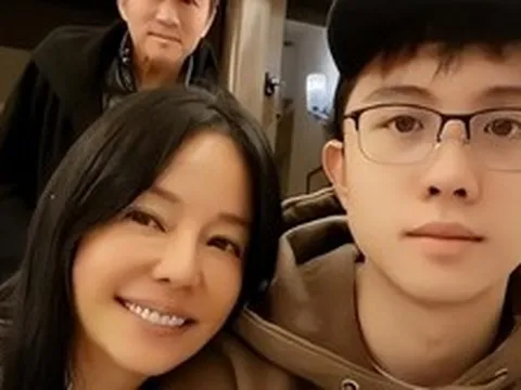 12 năm không cai sữa, 15 năm chung giường: Tình mẫu tử ngạt thở của nữ minh tinh Hoa ngữ đã hủy hoại quý tử ra sao?