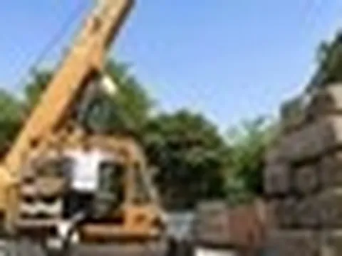 Nam nghệ sĩ U60 "gà trống nuôi con" 7 tuổi, từ chối bán mảnh đất được trả giá cao kịch sàn