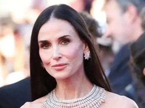 Ngoại hình gây sốc của Demi Moore trên thảm đỏ Cannes