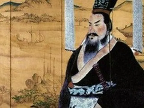 Hoàng đế Trung Quốc thường mặc áo vàng, sao Tần Thủy Hoàng chọn màu đen?