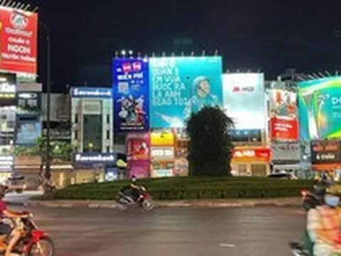 Toàn dân tiết kiệm điện: Bộ Công Thương yêu cầu tắt bớt biển quảng cáo, DN sản xuất lớn phải bố trí ca kíp tránh giờ cao điểm