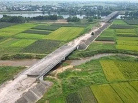 Cận cảnh cầu thuộc dự án 250 tỷ xây xong 'chỉ để ngắm'