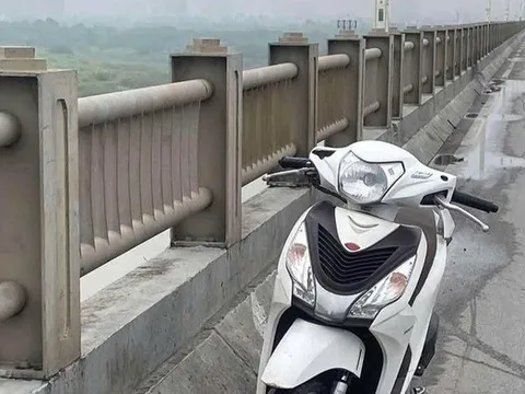 Nam thanh niên bỏ xe máy trên cầu Vĩnh Tuy, lao xuống sông Hồng