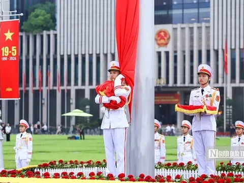 Trang nghiêm nghi lễ thượng cờ kỷ niệm 136 năm ngày sinh Chủ tịch Hồ Chí Minh