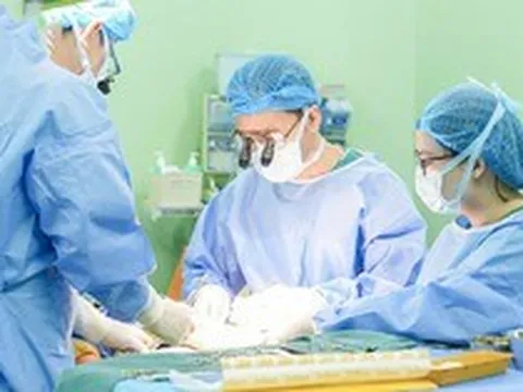 Đưa con sang Việt Nam chữa bệnh, người cha Lào nghẹn ngào viết thư cảm ơn