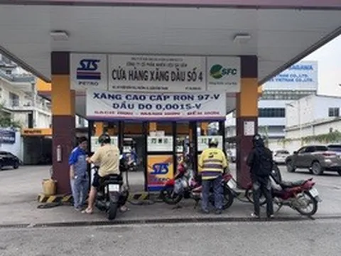 Doanh nghiệp bán lẻ xăng dầu chịu lỗ nhưng "không dám đóng cửa"