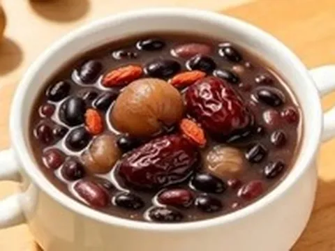 Đậu đen đem nấu cùng 2 thứ này sẽ bổ gan và máu, giảm nhiệt bên trong, ngủ ngon, có làn da hồng hào