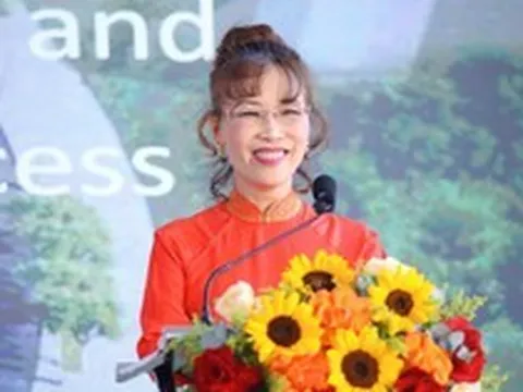 Đã giúp hàng triệu người dân lần đầu tiên có cơ hội bay với chi phí hợp lý, tỷ phú Nguyễn Thị Phương Thảo cam kết giúp hàng không Việt Nam tiên phong vươn ra toàn cầu