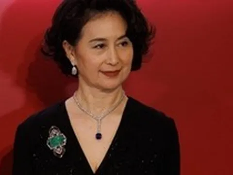Bóc giá trâm cài phỉ thúy cổ Cartier 1927 của con gái Vua sòng bài Macau: Đỉnh cao trang sức cổ