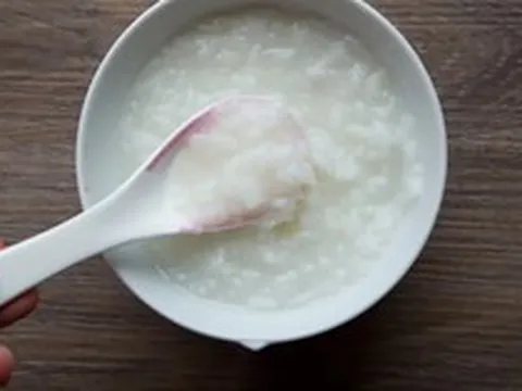 Ăn cháo suốt 1 tháng để "dưỡng dạ dày", người phụ nữ 55 tuổi "kinh ngạc" khi đi khám