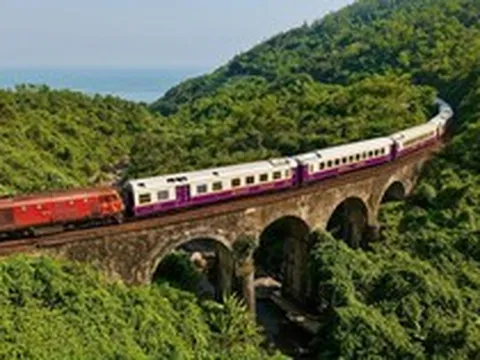 Chuyến tàu nhiều người phải tự lau cửa sổ trước khi chạy: Lý do thật sự đằng sau