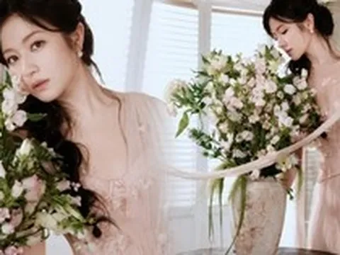 Nhìn Lý Lan Địch bên bình hoa chuông, mới hiểu vì sao mùa hè này nhất định phải có một bình hoa trong nhà