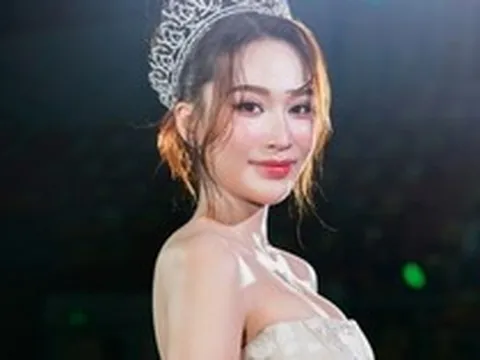 Nàng hậu sinh năm 2005 khoe nhan sắc rạng rỡ, khép lại nhiệm kỳ nhiều dấu ấn đáng nhớ