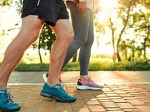 Đi bộ nhanh hay chậm sống lâu hơn?