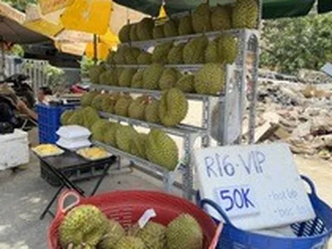 Sầu riêng giá rẻ 'đổ bộ' ở TP.HCM: Chất lượng ra sao?