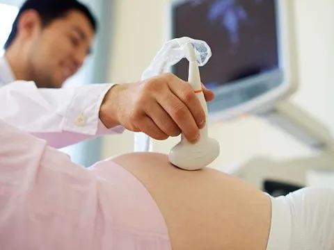 Từ 1/7/2026, những ai được ưu tiên khám sàng lọc bệnh bẩm sinh trước sinh và sơ sinh?
