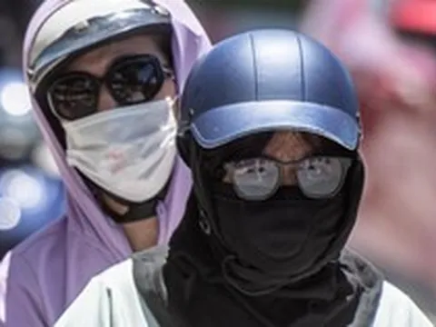 Chuyên gia: Chọn áo chống nắng đối phó thời tiết 40°C, phải xem chỉ số UPF, màu