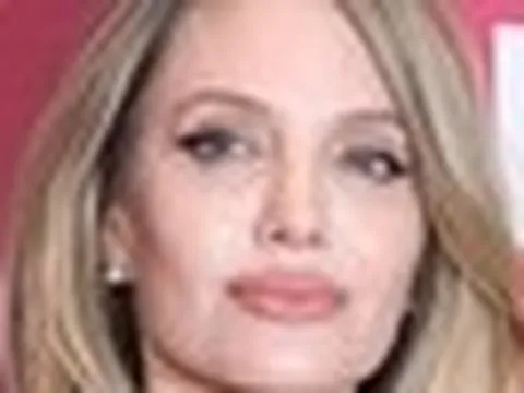 Brad Pitt giành lại lợi thế từ Angelina Jolie