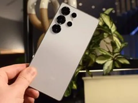 Mẫu điện thoại Samsung ra mắt nhiều năm rồi mà vẫn đáng mua ngang Galaxy S26 Ultra: Giá giảm sâu 10 triệu