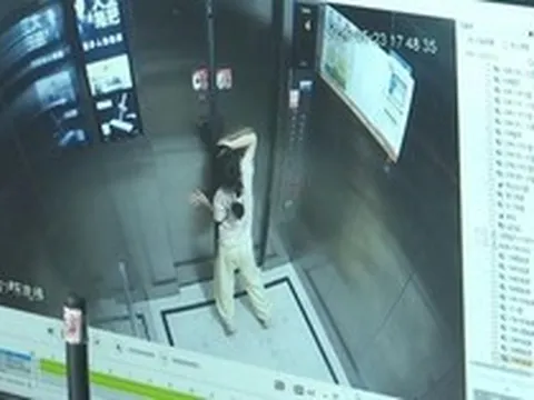 Hai đứa trẻ 9 tuổi bị kẹt trong thang máy gần 2 giờ: Nhấn chuông khẩn cấp 50 lần nhưng bảo vệ chỉ cho là... đang "nghịch"