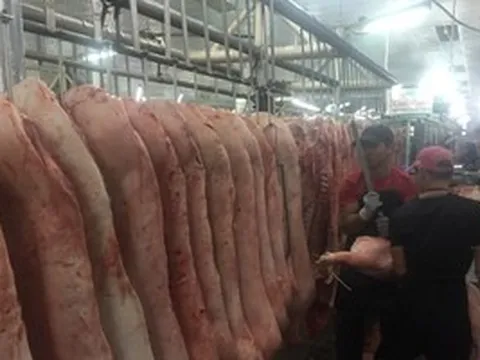 Giá heo hơi hôm nay, 2-6: Giá giảm mạnh ở chợ đầu mối