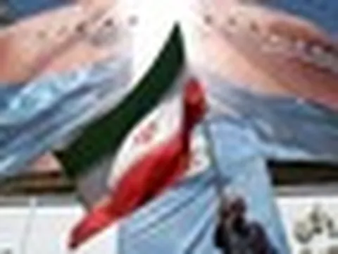 Iran tuyên bố ngừng trao đổi với Mỹ, phong toả hoàn toàn eo biển Hormuz, giá dầu tăng dựng đứng 7%