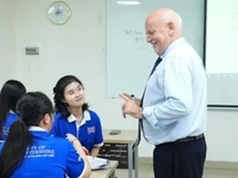 Đội ngũ giảng viên quốc tế nâng tầm trải nghiệm học tập tại Gloucestershire Vietnam
