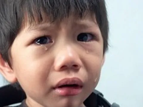 Đáng sợ hơn việc thiếu tiền là một đứa trẻ có “tâm hồn nghèo nàn”: 4 câu nói này đang dập tắt nhiệt huyết sống của con