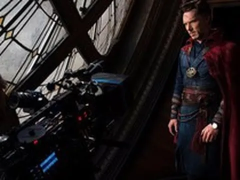 Món đạo cụ "phàm trần" được Doctor Strange nâng niu hơn cả Nhẫn phép và Áo choàng bay: Đến từ nhà chế tác đồng hồ danh tiếng nhất Thụy Sĩ