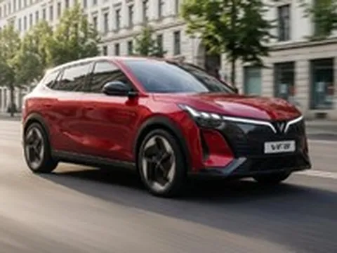 Vừa mở bán 8 ngày, VF 8 thế hệ mới của tỷ phú Phạm Nhật Vượng đón tin vui
