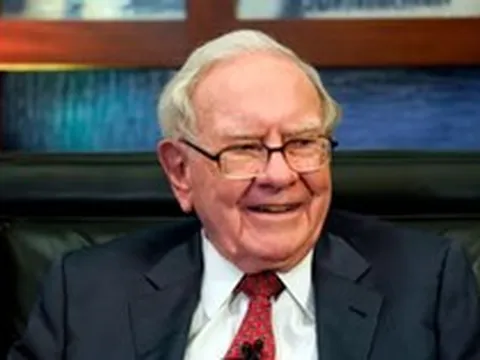 Chế độ ăn "như trẻ 6 tuổi" giúp tỉ phú Warren Buffett 95 tuổi vẫn khỏe mạnh, minh mẫn, bác sĩ tiết lộ: Bí quyết không nằm ở những gì bạn ăn!