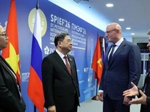 Phó Thủ tướng Thường trực Phạm Gia Túc làm việc với Phó Thủ tướng Chernyshenko và tiếp một số doanh nghiệp Nga