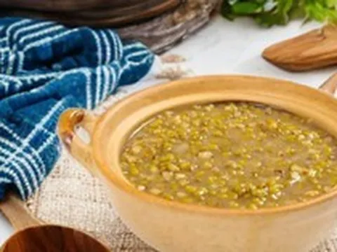 Thêm 2 nguyên liệu đặc biệt nấu cùng đậu xanh được món ăn tăng gấp đôi công dụng thanh nhiệt và giải nhiệt mùa hè!