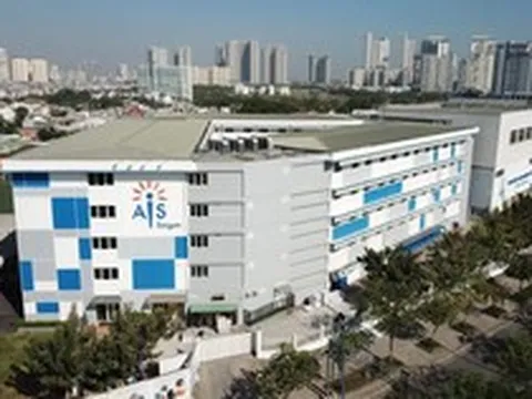 TP.HCM có 1 ngôi trường sở hữu 3 cơ sở hiện đại, sân bóng chuẩn FIFA và khu nội trú cao cấp, thu học phí gần 1 tỷ đồng/năm
